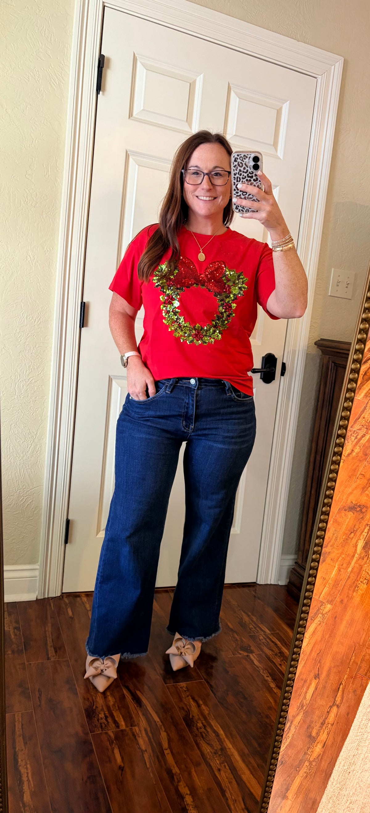 Christmas magic wreath tee (pre-order)