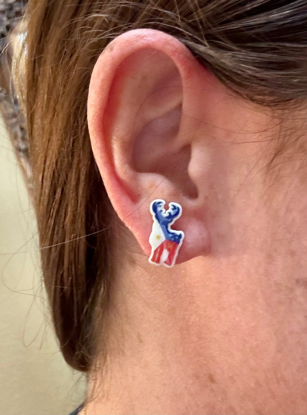 Buck stud earrings