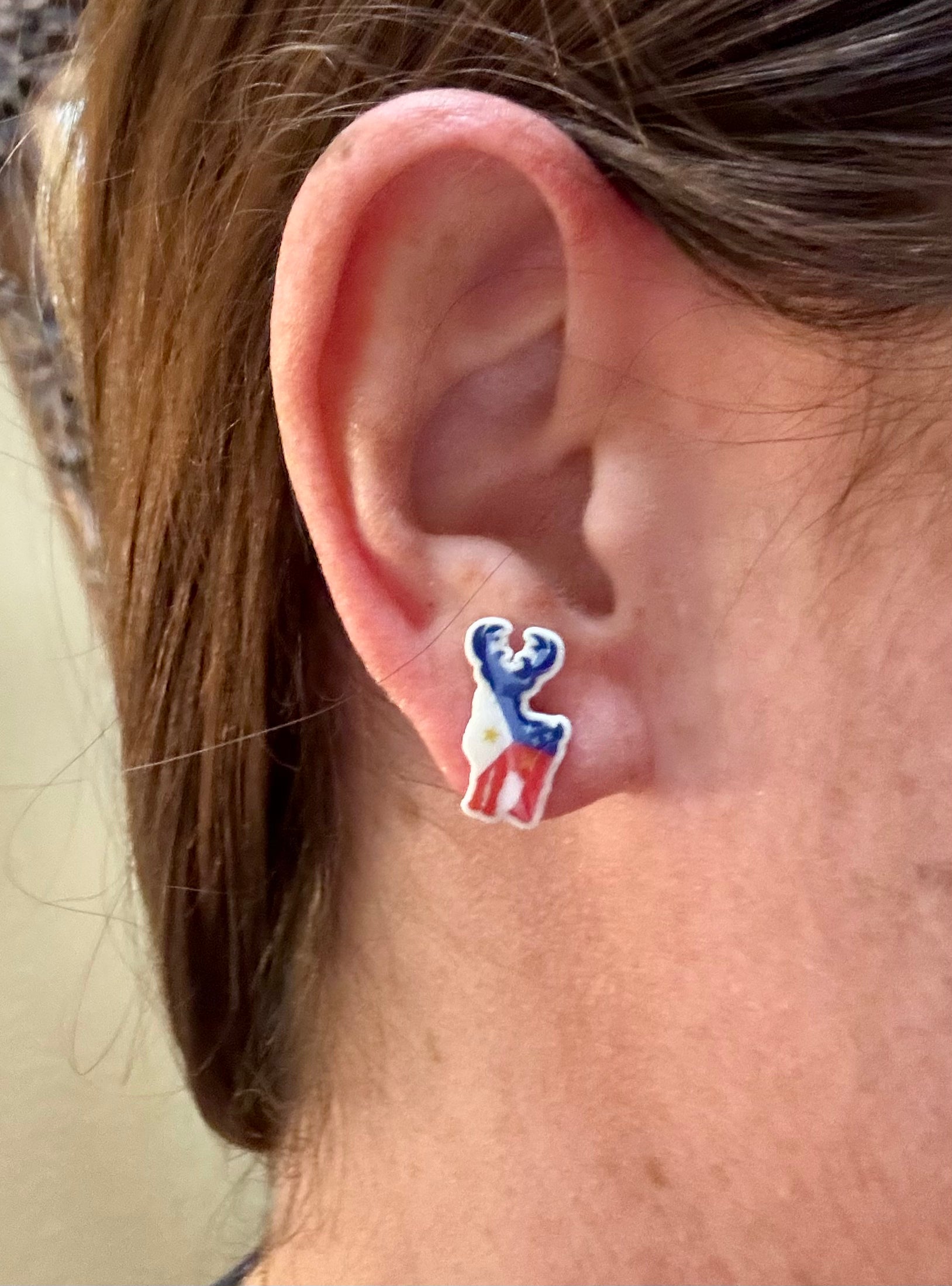 Buck stud earrings